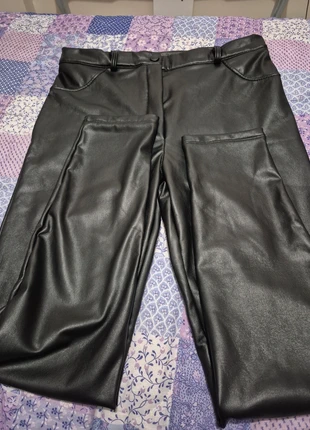 Pantalon noir cintré en similicuir., brand: Fashion Girl, condition: New without tags, size: 6XL / 52 / 24, €15.00, €16.45 includes Buyer Protection