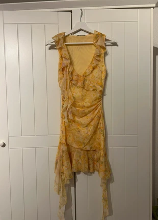 Zara Cocktailkleid Sommerkleid Minikleid Midikleid butteryellow V-Ausschnitt Rüschen Neu, marque: Zara, état: Neuf sans étiquette, taille: M / 38 / 10, 13,00 €, 14,35 € Protection acheteurs incluse