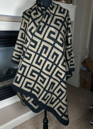 Black and cream geometric print poncho with zipper and button closure #boho #festival, brand: Cream, condition: New with tags, size: 12 / L, $12.00, $13.30 includes Buyer Protection