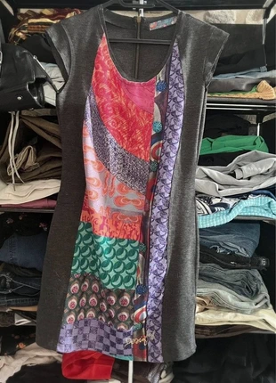 Robe manches courtes grise et multicolore signé desigual taille M, marke: Desigual, zustand: Sehr gut, größe: M / 38 / 10, 6,00 €, 7,00 € inklusive Vinted-Käuferschutz