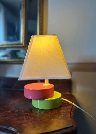 🌈 Vintage Color Block Table Lamp | Postmodern / Memphis Style, marque: Unique, état: Bon état, 19,00 €, 20,65 € Protection acheteurs incluse