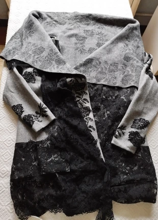 Gilet en laine noir et gris avec dentelle Taille unique, condizioni: Ottime, taglia: Taglia unica, €8.00, €9.10 include la Protezione acquisti