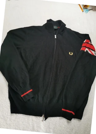 🇬🇧 Fred Perry Noir - Union Jack Sleeve - Taille M, marque: Fred Perry, état: Très bon état, taille: M, 50,00 €, 53,20 € Protection acheteurs incluse