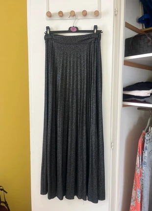 Jupe noire et argenté plissée #OOTD, marque: OOTD, état: Bon état, taille: M / 38 / 10, 6,00 €, 7,00 € Protection acheteurs incluse