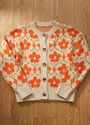 Gilet cardigan beige fleurs orange style vintage cottagecore Taille M, marque: Vintage Store, état: Très bon état, taille: M / 38 / 10, 56,99 €, 60,54 € Protection acheteurs incluse