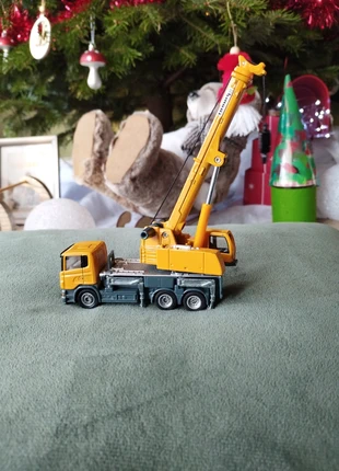 Engin jouet Liebherr, brand: Liebherr, condizioni: Ottime, taglia: 5 anni / 110 cm, €8.00, €9.10 include la Protezione acquisti