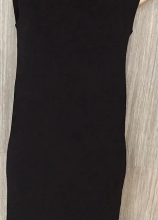 Robe noire dos ajouré / Black dress with cut-out back, marque: Zara, état: Très bon état, taille: M / 38 / 10, 18,00 €, 19,60 € Protection acheteurs incluse