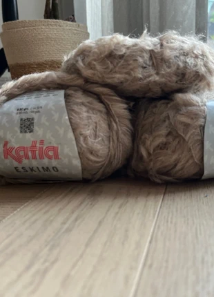 2,5 bol Katia Eskimo, merk: Katia, staat: Nieuw zonder prijskaartje, € 5,00, € 5,95 inclusief Kopersbescherming