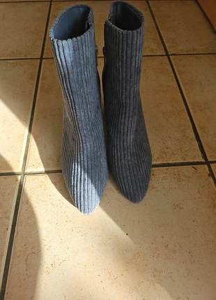 Très belles bottines mauve P37 état neuf, brand: sans marque, condizioni: Nuovo senza cartellino, taglia: 37, €13.00, €14.35 include la Protezione acquisti