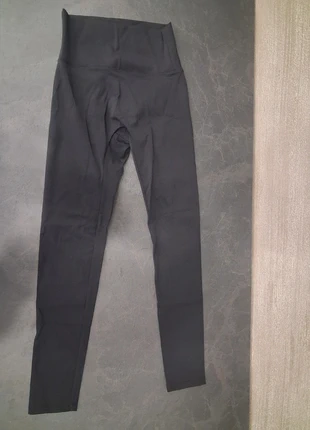 Leggins Shein mai utilizzato, marque: Shein, état: Neuf sans étiquette, taille: S / 36 / 8, 5,00 €, 5,95 € Protection acheteurs incluse