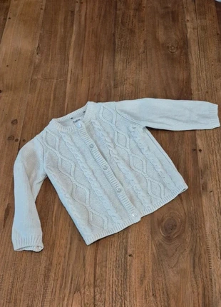 Witte kabelgebreide vest met glitterknopen !, merk: C&A, staat: Heel goed, maat: 12-18 maanden / 80 cm, € 3,50, € 4,38 inclusief Kopersbescherming