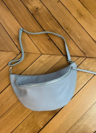 Sac à bandoulière Bumbag en cuir véritable bleu ciel vera pelle, brand: Vera Pelle, condition: Very good, €10.00, €11.20 includes Buyer Protection