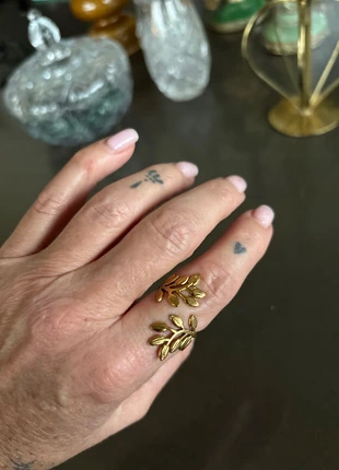 Ring blaadjes, staat: Heel goed, maat: Aanpasbaar, € 5,00, € 5,95 inclusief Kopersbescherming