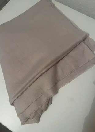 Beige crèmekleurige grote sjaal doek Zara scarf winter warm, merk: Zara, staat: Heel goed, € 6,00, € 7,00 inclusief Kopersbescherming