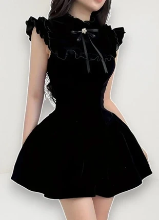 Robe courte en velours avec dentelle et volants - S, marque: Sullian, état: Très bon état, taille: S / 36 / 8, 39,00 €, 41,65 € Protection acheteurs incluse