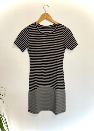 Vestido cómodo y versátil, ideal para el día a día o un plan casual con amigas., marca: Local, estado: Muy bueno, tamaño: S / 36 / 8, 3,00 €, 3,85 € Protección al comprador incluida