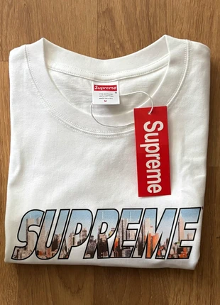 Supreme Gotham tee, marca: Supreme, estado: Novo com etiquetas, tamanho: M / 38 / 10, €45.00, €47.95 inclui Proteção do Comprador