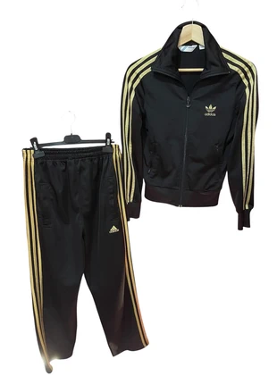 Big Trefoil Logo Adidas Vintage Tracksuit – 2000s Y2K Style Black with Gold Stripes – Size XS, marque: adidas, état: Neuf sans étiquette, taille: XS / 34 / 6, 39,99 €, 42,69 € Protection acheteurs incluse