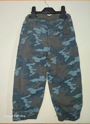 Casuales joggers camuflaje bebe🪁, marque: Vintage Chic, état: Très bon état, taille: 18-24 mois / 86 cm, 3,00 €, 3,85 € Protection acheteurs incluse