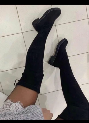 Cuissardes noires en daim synthétique, marque: Kayla Shoes, état: Neuf avec étiquette, taille: 38, 25,00 €, 26,95 € Protection acheteurs incluse