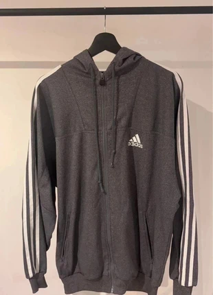 Veste à capuche Adidas grise zippée – Taille M, marque: adidas, état: Très bon état, taille: M, 6,00 €, 7,00 € Protection acheteurs incluse