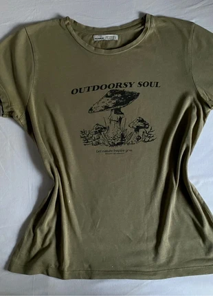 T-shirt nature/ boho verde/ fairy core, brand: Pull & Bear, condizioni: Buone, taglia: S / IT 40 / EU 36, €1.50, €2.28 include la Protezione acquisti