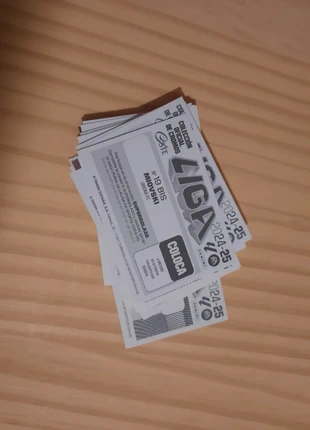 Lot 35 stickers foot Liga 24-25, marke: Panini, zustand: Neu, 3,00 €, 3,85 € inklusive Vinted-Käuferschutz