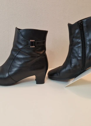 Bottines noires en cuir Pointure 38 talon 5 cm Excellent état, marque: Bottines, état: Très bon état, taille: 38, 11,00 €, 12,25 € Protection acheteurs incluse