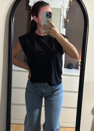 T-shirt noir épaules structurées tendance / coupe droite chic (taille S), marca: Inconnu, estado: Muito bom, tamanho: S / 36 / 8, €4.00, €4.90 inclui Proteção do Comprador