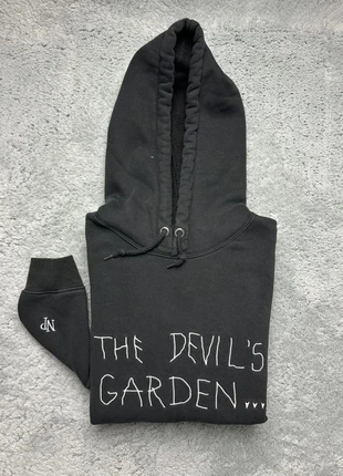 Pull à capuches Nude Project noir avec logo brodé sur la manche et sur le centre taille L, marque: Nude Project, état: Très bon état, taille: L, 50,00 €, 53,20 € Protection acheteurs (Pro) incluse