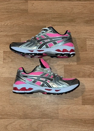Asics Kayano 14 Rose, marca: Asics, estado: Novo com etiquetas, tamanho: 42, €72.00, €76.30 inclui Proteção do Comprador