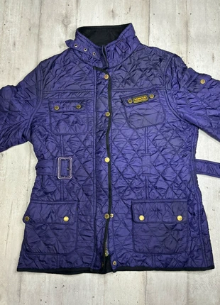 Veste matelassée barbour violette avec ceinture | Taille M 38, marca: Barbour, estado: Bom, tamanho: M / 38 / 10, €35.00, €37.45 inclui Proteção do Comprador