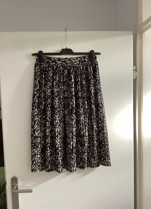 Prachtige plooien rok Zign 38 40, merk: Zign, staat: Heel goed, maat: M / 38 / 10, € 1,75, € 2,54 inclusief Kopersbescherming