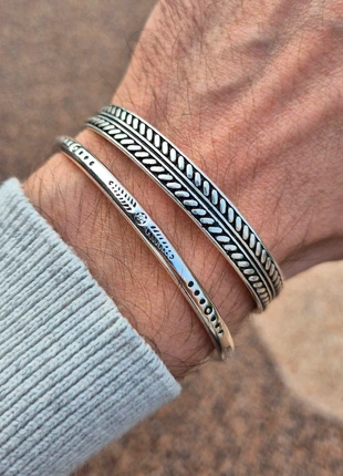 Lot 2 bracelets joncs gris argentés 925 élégants minimalistes ajustables, marke: Studio Bohème, zustand: Neu, 24,99 €, 26,94 € beinhaltet Vinted-Käuferschutz Pro