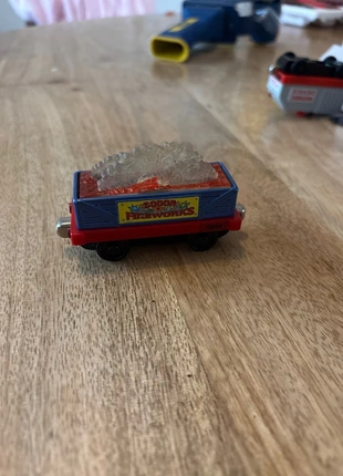 Thomas de trein “Fireworks car”, merk: Thomas & Friends, staat: Goed, maat: Universeel, € 4,00, € 4,90 inclusief Kopersbescherming