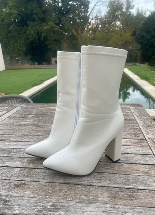 Bottes blanches à talons, marque: Vintage Dressing, état: Très bon état, taille: 37, 8,00 €, 9,10 € Protection acheteurs incluse
