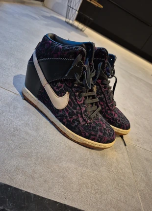 Basket  compensé nike dunk sky hi premium purple tribal taille  36, marke: Nike, zustand: Sehr gut, größe: 36, 24,00 €, 25,90 € inklusive Vinted-Käuferschutz