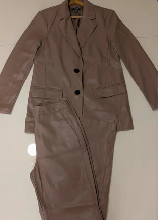 Ensemble similicuir Primark taille 36, marque: Primark, état: Très bon état, taille: S / 36 / 8, 19,50 €, 21,18 € Protection acheteurs incluse