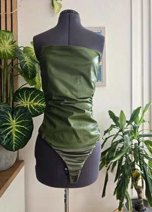 Body Bustier kaki en similicuir - Zara - Taille S - 36, marque: Zara, état: Bon état, taille: S / 36 / 8, 8,00 €, 9,10 € Protection acheteurs incluse