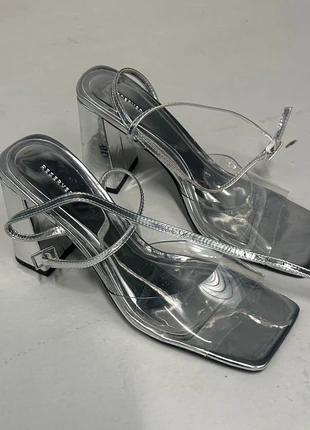 Silver Heel Sandals, marque: Reserved, état: Très bon état, taille: 39, 10,00 €, 11,20 € Protection acheteurs incluse