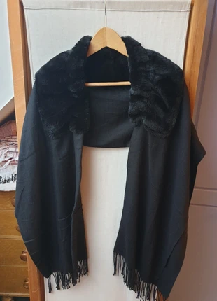 Echarpe fourrure noire, marque: Écharpe fourrure, état: Bon état, 3,00 €, 3,85 € Protection acheteurs incluse