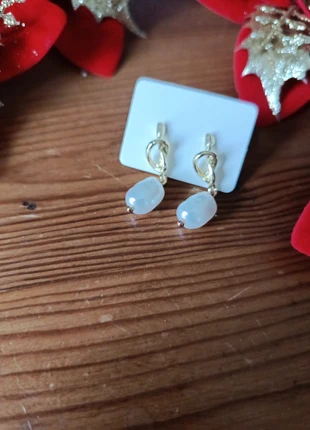 Jolies boucles d'oreilles avec un nœud et une perle synthétique neuves, merk: sans marque, staat: Nieuw met prijskaartje, € 5,00, € 5,95 inclusief Kopersbescherming Pro