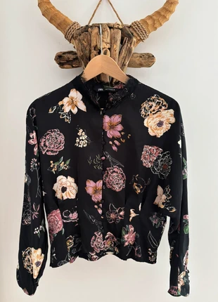 🌟 Jolie blouse •Zara•, marque: Zara, état: Très bon état, taille: M / 38 / 10, 9,90 €, 11,10 € Protection acheteurs incluse
