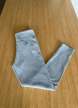 Legging Adidas, marque: adidas, état: Très bon état, taille: S / 36 / 8, 5,00 €, 5,95 € Protection acheteurs incluse
