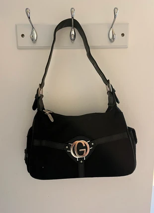 Sac guess noir vintage, marke: GUESS, zustand: Sehr gut, 44,99 €, 47,94 € beinhaltet Vinted-Käuferschutz Pro