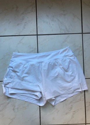 Short running Nike taille L couleur blanc, marque: Nike, état: Très bon état, taille: L / 40 / 12, 19,00 €, 20,65 € Protection acheteurs (Pro) incluse