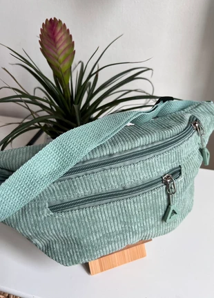 Banane en velours côtelé vert d’eau, condition: Very good, €15.00, €16.45 includes Buyer Protection Pro