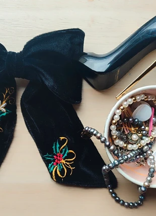 barrette nœud Velours Noir Brodé - Style Festive, marque: Fait Main, état: Neuf sans étiquette, 6,00 €, 7,00 € Protection acheteurs incluse
