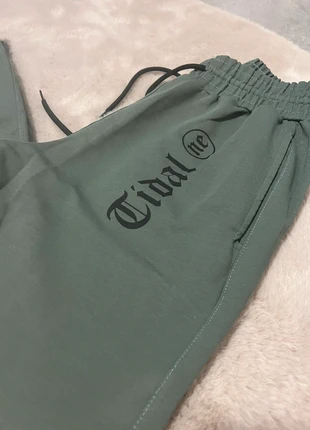 BLACK Friday Jogging F/H vert militaire, marque: sportswear, état: Neuf sans étiquette, taille: M, 6,00 €, 7,00 € Protection acheteurs incluse