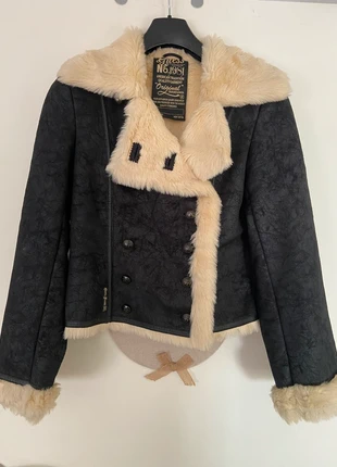 Manteau duveteux Guess noir taille 36, marque: GUESS, état: Très bon état, taille: S / 36 / 8, 32,00 €, 34,30 € Protection acheteurs incluse